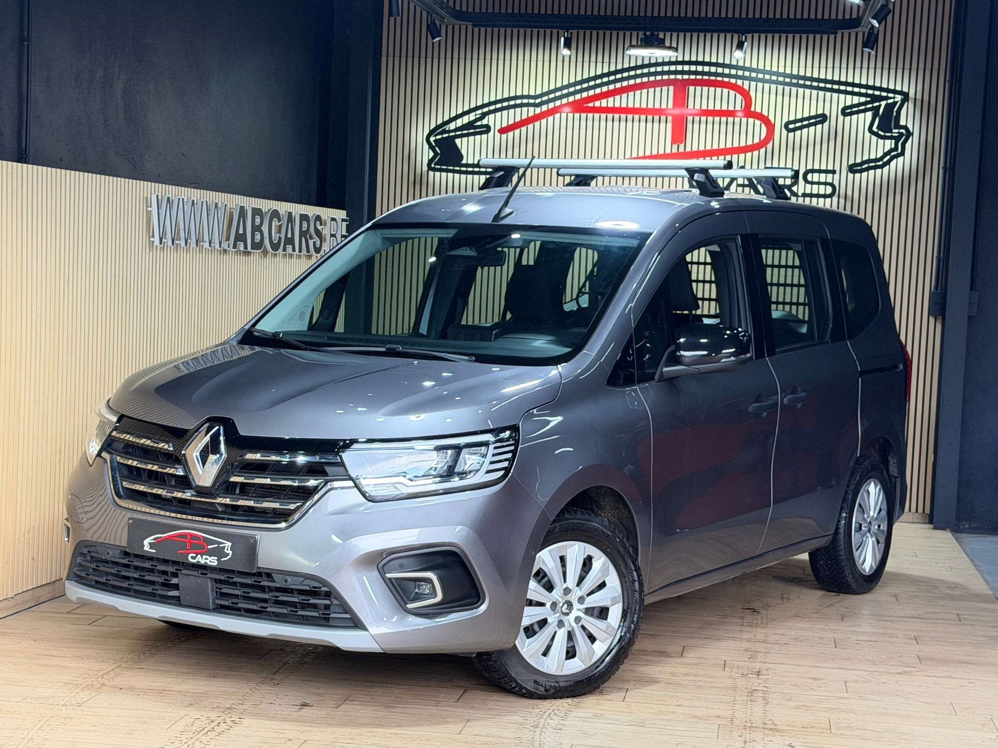 Renault Kangoo 1.5BLUE DCI * 1 ER PROPRIETAIRE * (bj 2023), Stof, Gebruikt, 4 cilinders, Overige carrosserie