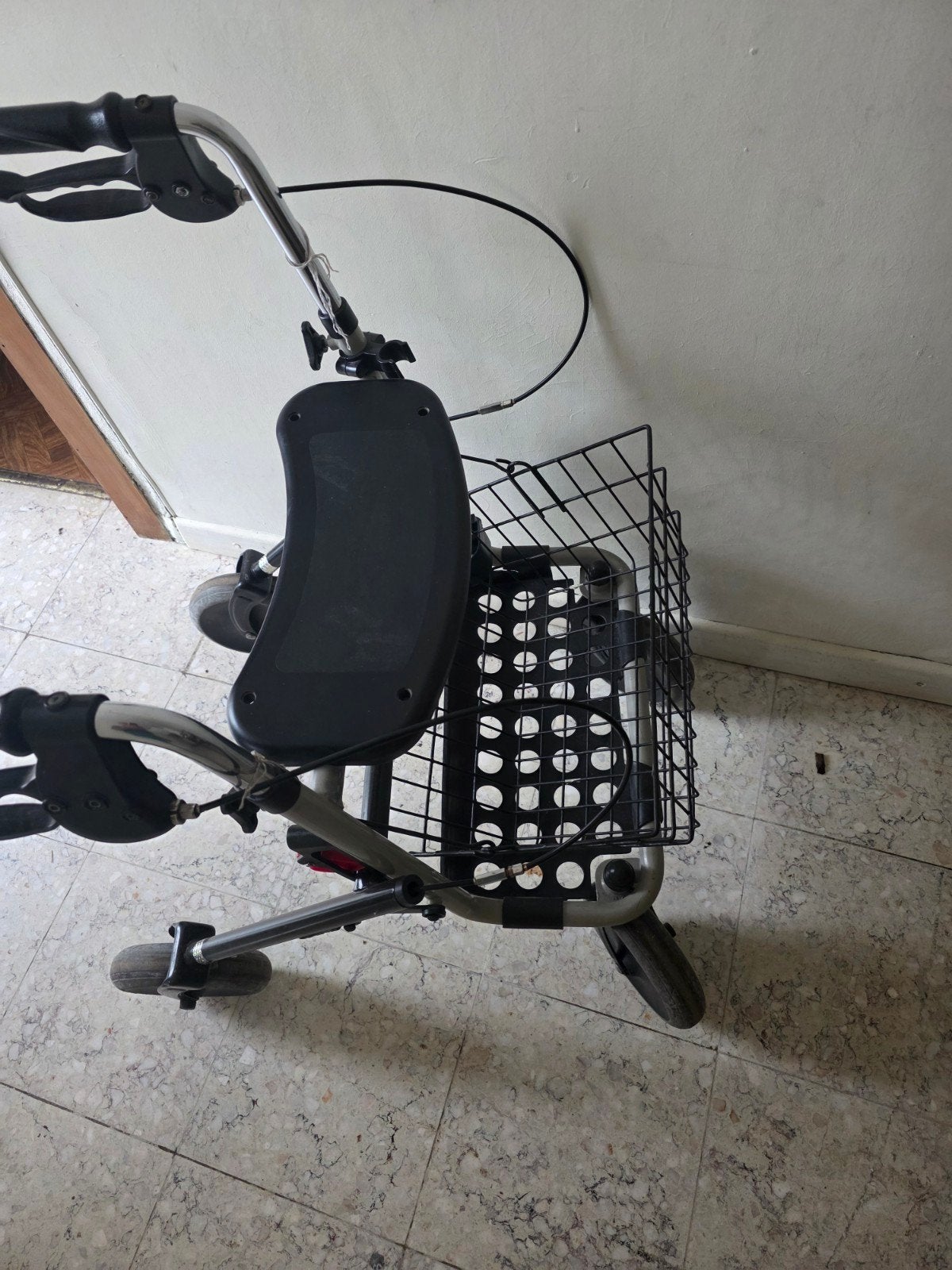 Deambulateur, Divers, Enlèvement