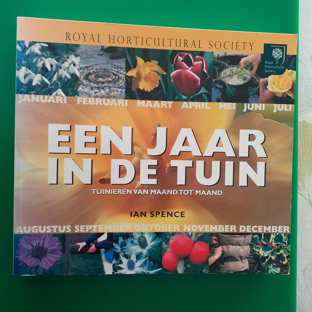 EEN JAAR IN DE TUIN I. Spence Royal Horticultural society, Boeken, Gelezen, Bloemen, Planten en Bomen, Ophalen of Verzenden, Ian Pence