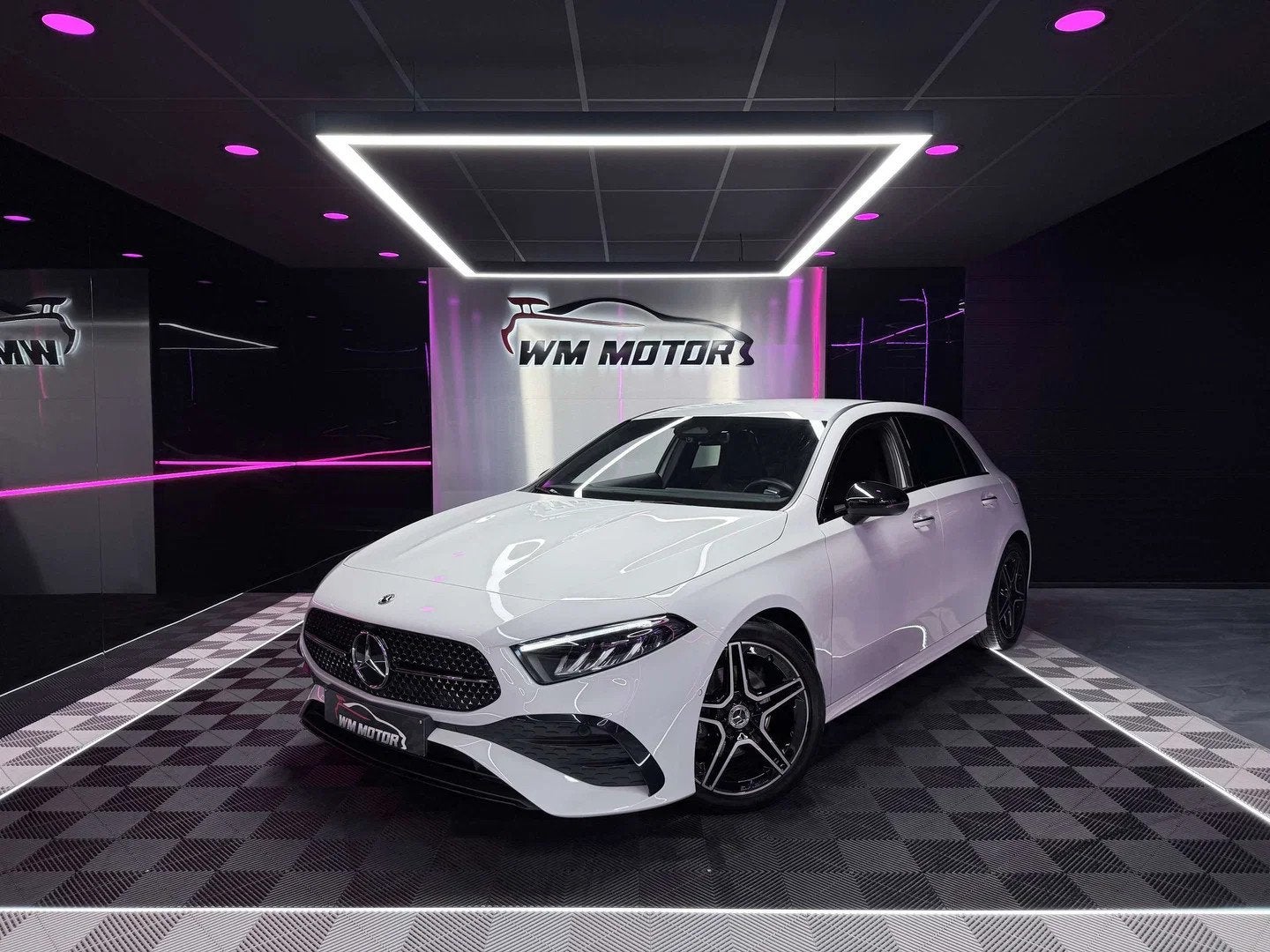 Mercedes-Benz A-CLASS 180 A 180 d AMG Line AMG Line // LED A, Classe A, Achat, Entreprise, Noir