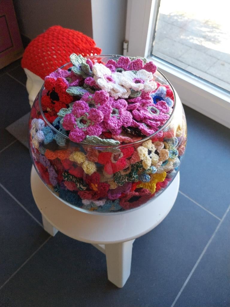 gehaakte bloemen in alle kleuren, Hobby en Vrije tijd, Breien en Haken, Ophalen of Verzenden, Nieuw, Haken