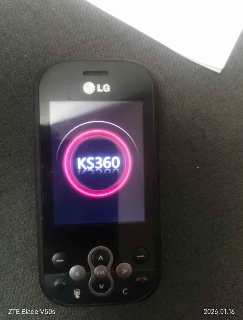 LG telefoon Met oplader, Telecommunicatie, Mobiele telefoons | Telefoon-opladers, Verzenden, LG