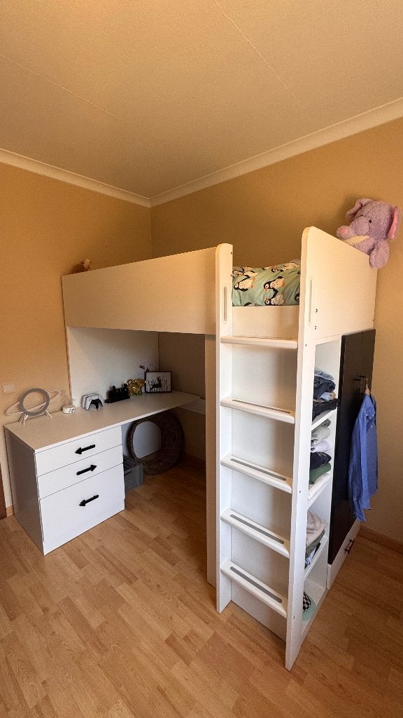 Hoogslaper met matras incl bureau, kleerkast met krijtdeuren, Ophalen, Zo goed als nieuw, Hoogslaper