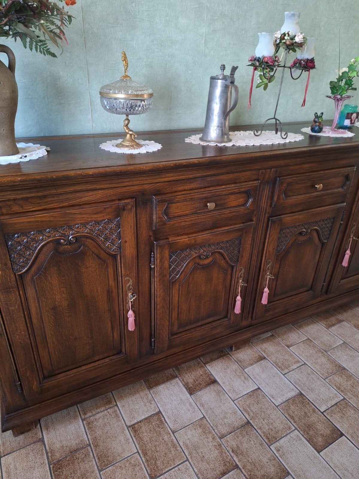 Buffet français en chêne massif avec motif floral, 200 cm ou plus, Comme neuf, Enlèvement, Chêne