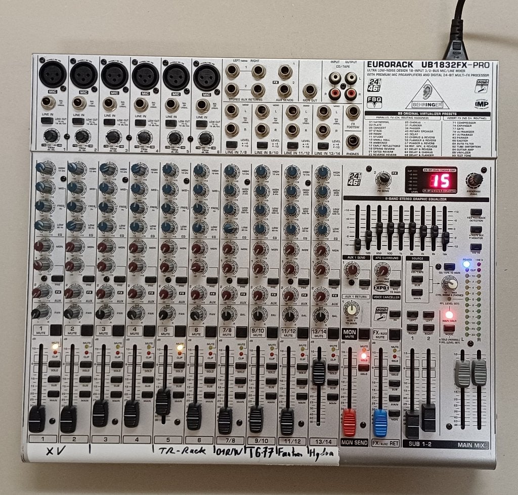 Behringer Eurorack UB1832FX-Pro 18-kanaaals met FX, Ophalen of Verzenden, Gebruikt, 10 tot 20 kanalen, Microfooningang