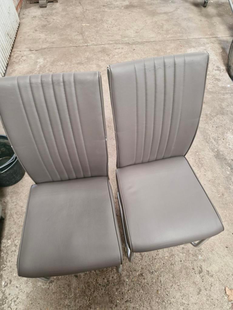2 eettafelstoelen, Enlèvement