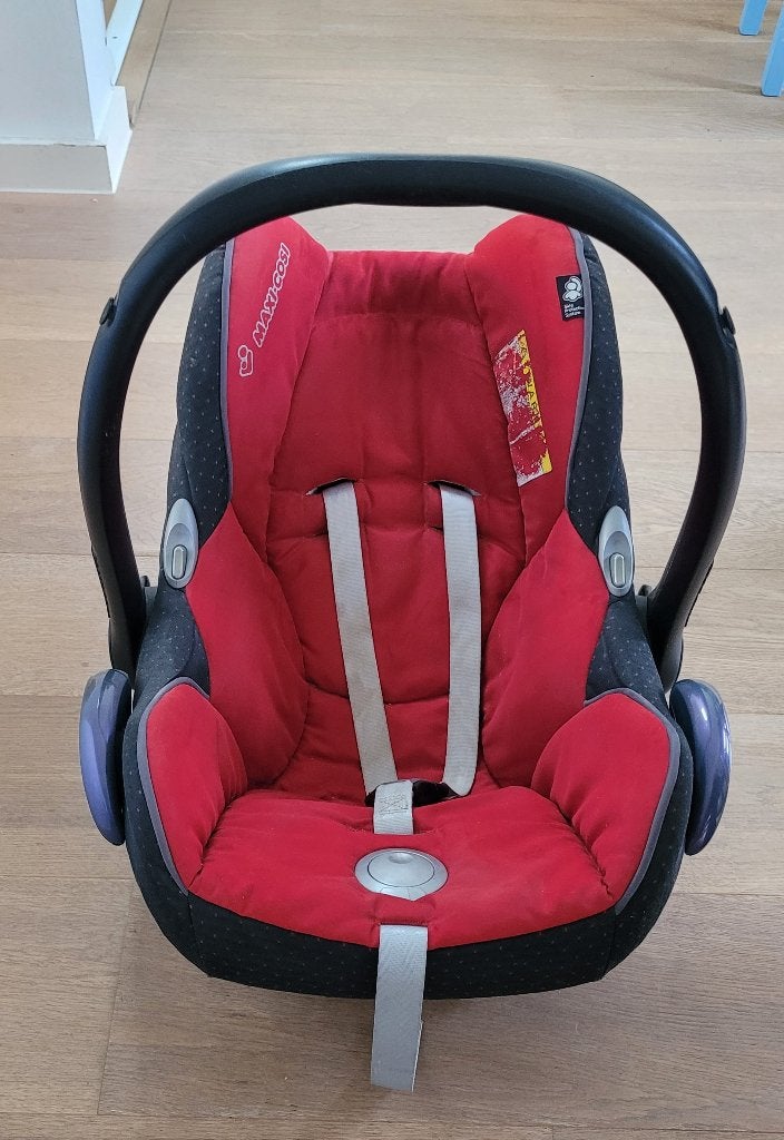 Porte-bébé Maxi-Cosi avec insert pour bébé, Ceinture de sécurité, Protection latérale, Enlèvement, Utilisé