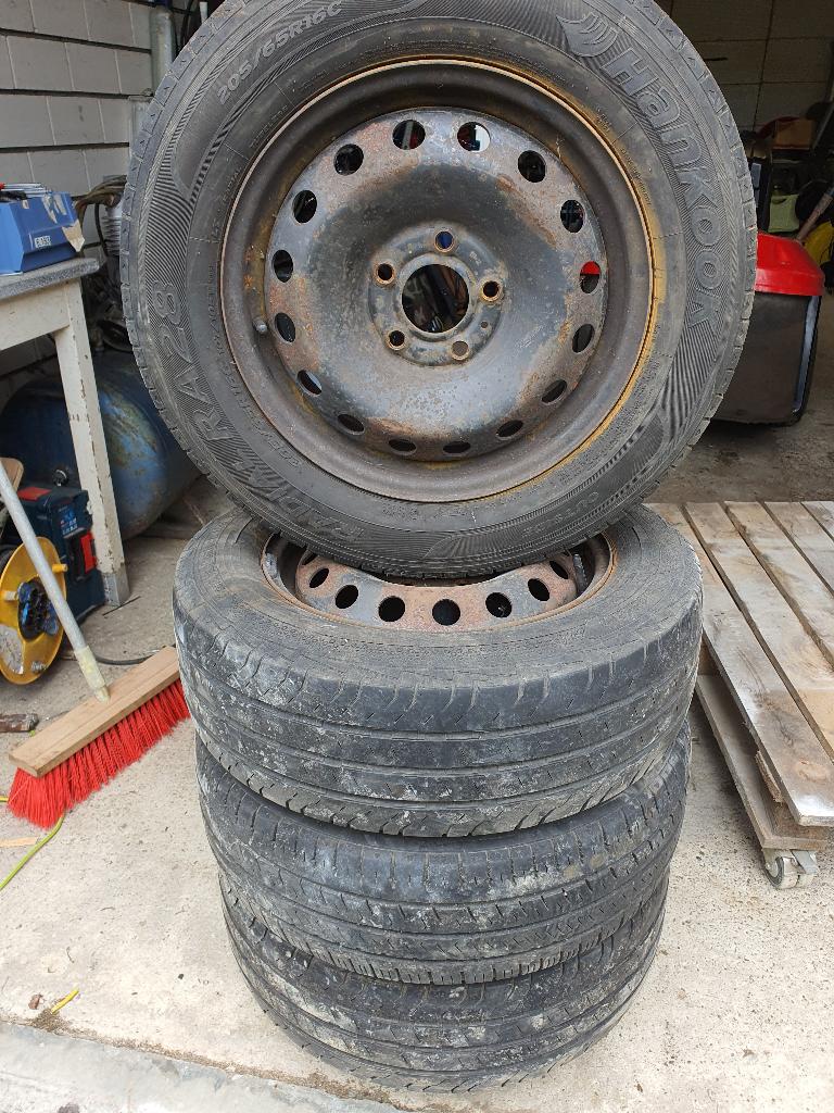 opel vivaro banden op de velg 205/65/R16 C -107/105T heel, Auto-onderdelen, Banden en Velgen, Ophalen, 16 inch, Banden en Velgen