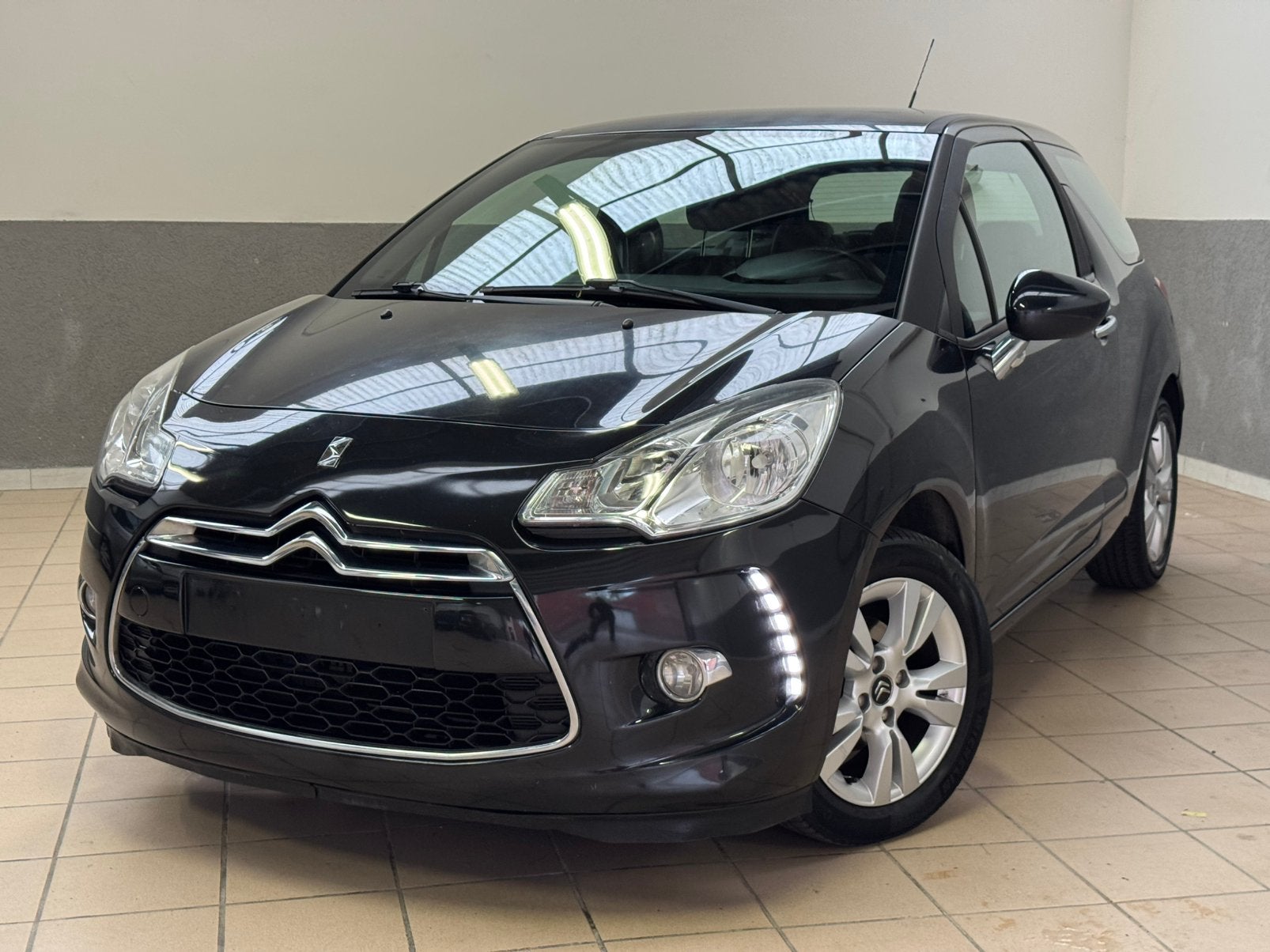 Citroën DS3 1.4 VTI 132 000 km, Euro 5, Achat, 4 portes, Noir
