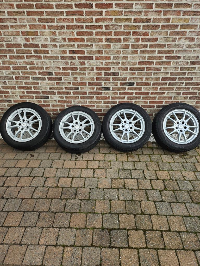 Mercedes CLA Velgenset Orgineel, Auto-onderdelen, Banden en Velgen, Ophalen, 16 inch, 205 mm, Band(en)