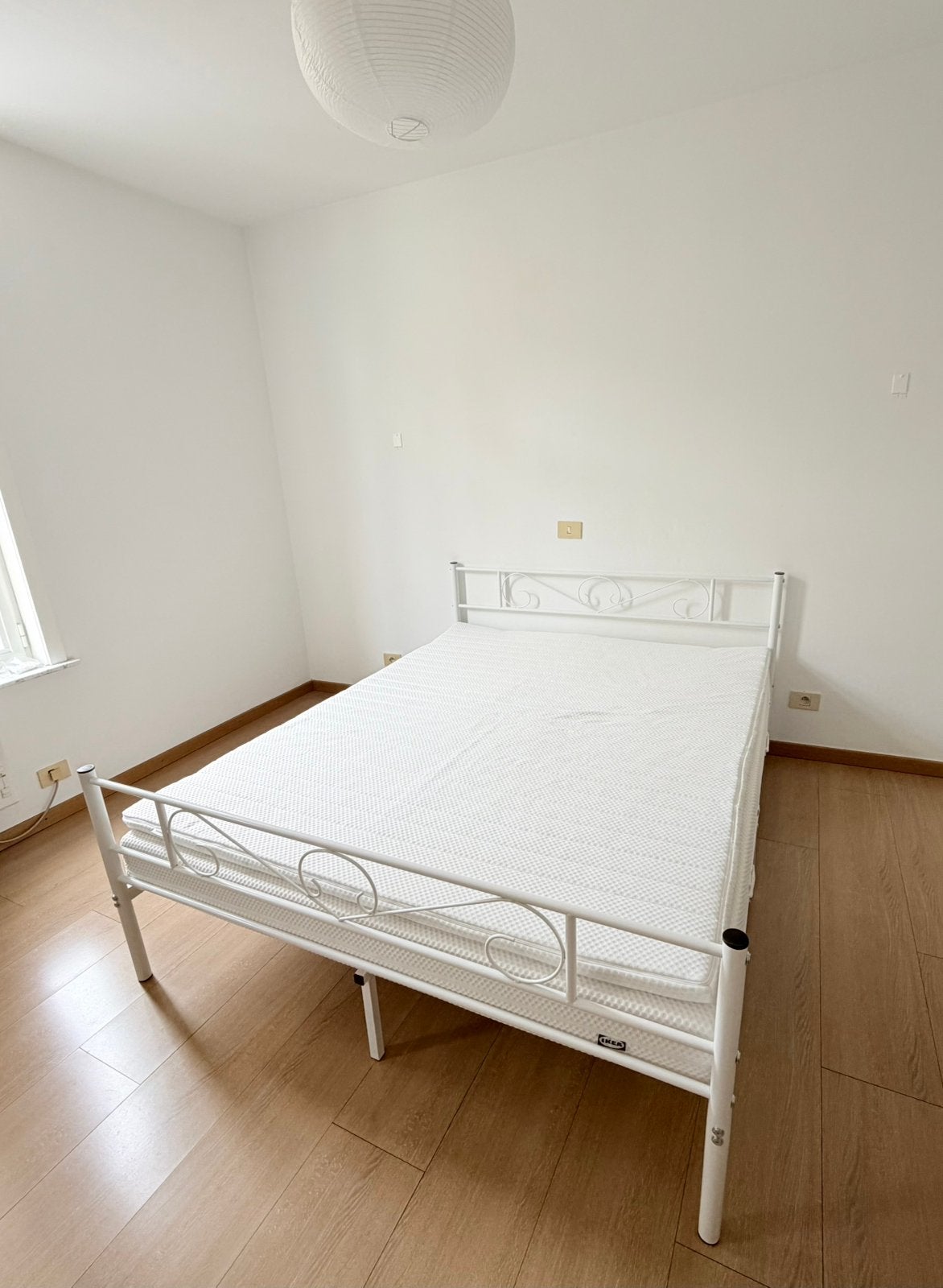Lit en métal blanc 160 x 200 cm / wit metalen bed, Huis en Inrichting, Ophalen, Gebruikt, Wit, Twijfelaar