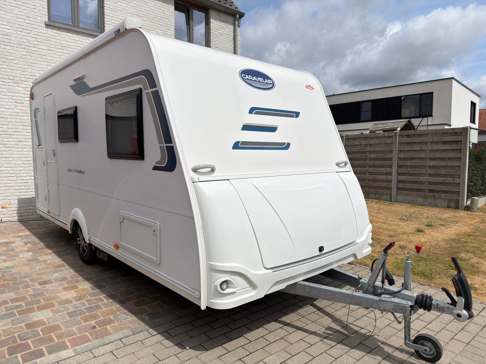 Caravailair 426 Alba met voortent, airco, mover en luifel!, Caravanes & Camping, Caravanes, 6 à 7 mètres, Jusqu'à 6, Poêle, Particulier