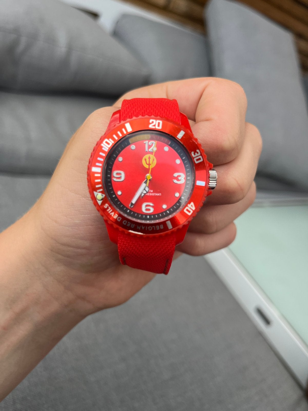 Montre Red Devils ICE pour enfants., Envoi, Comme neuf, Rouge, Garçon