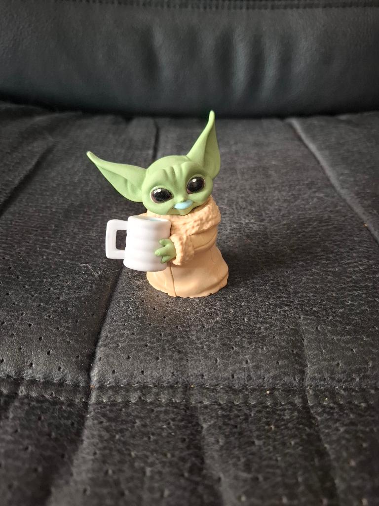 Baby Yoda avec tasse, Collections, Enlèvement, Comme neuf, Figurine