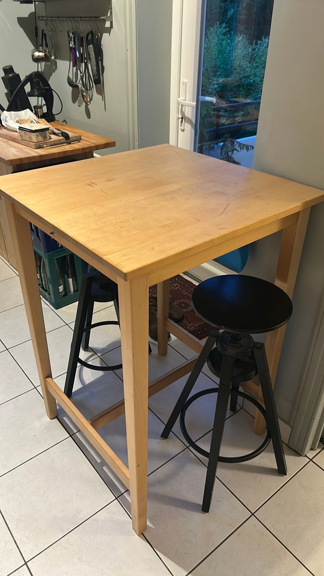 Bartafel plus 2 stoelen, Ophalen, Zo goed als nieuw