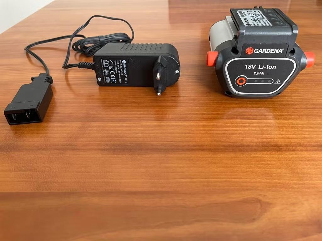 Batterij / accu van Gardena met lader., Tuin en Terras, Grastrimmers, Ophalen, Zo goed als nieuw, Accu
