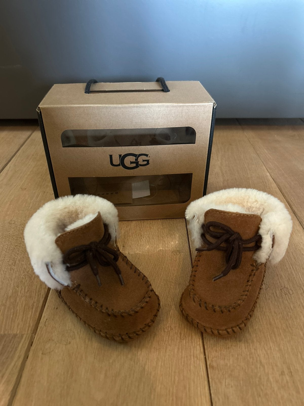 Ugg baby maat 6-12 maanden, Kinderen en Baby's, Ophalen of Verzenden, Zo goed als nieuw