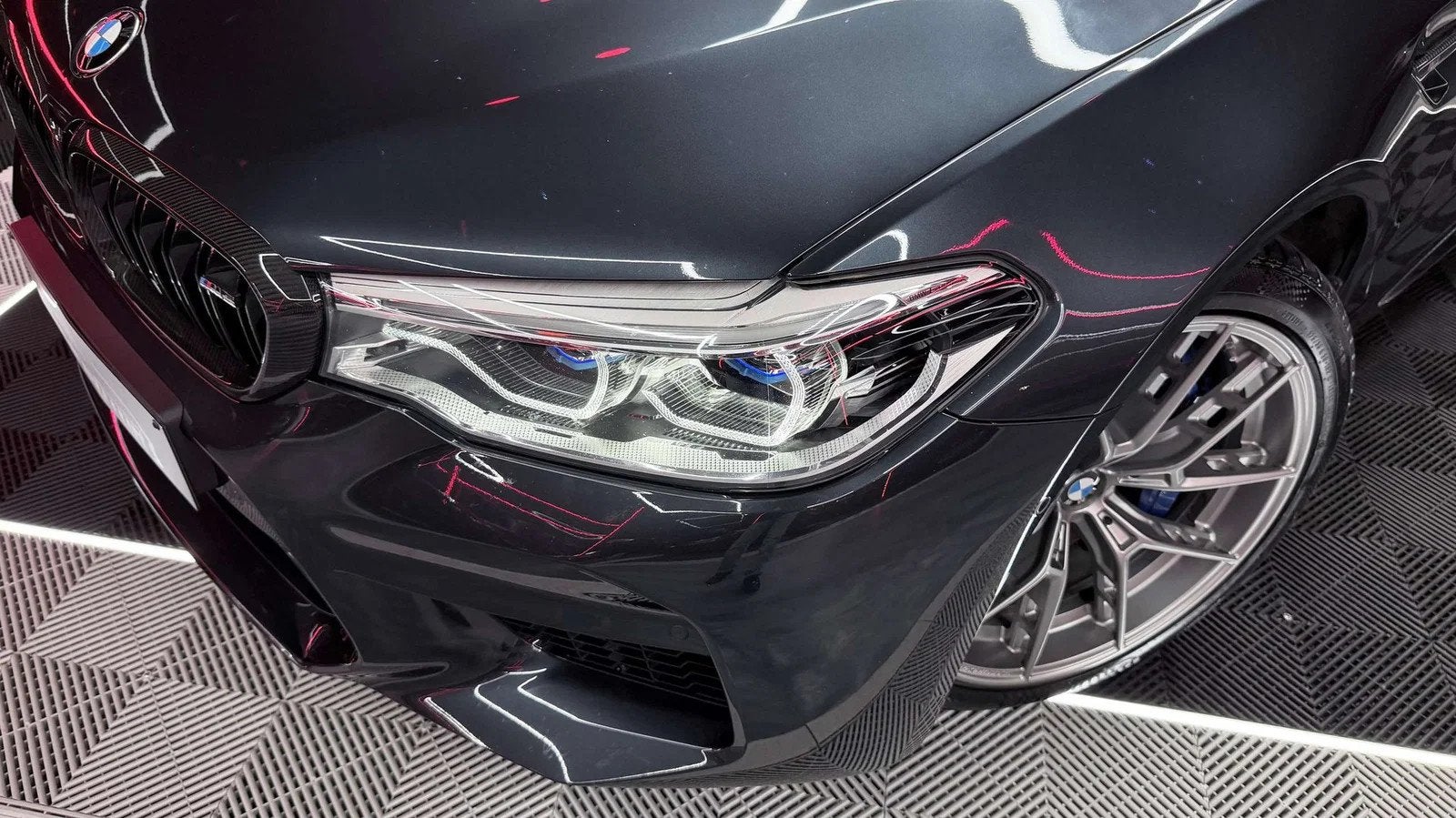 BMW M5 M5 4.4 V8 (automatique), Autos, Cuir, Argent ou Gris, 4395 cm³, Noir