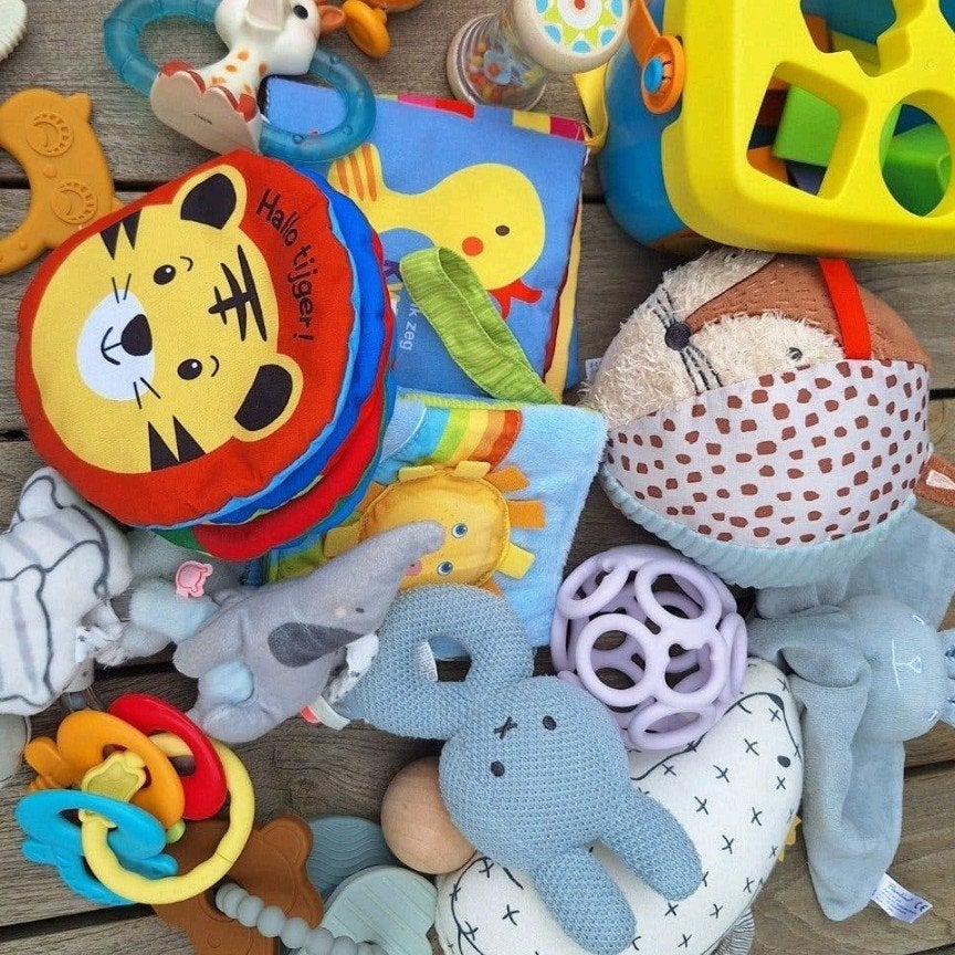 Allerlei babyspeelgoed, Ophalen