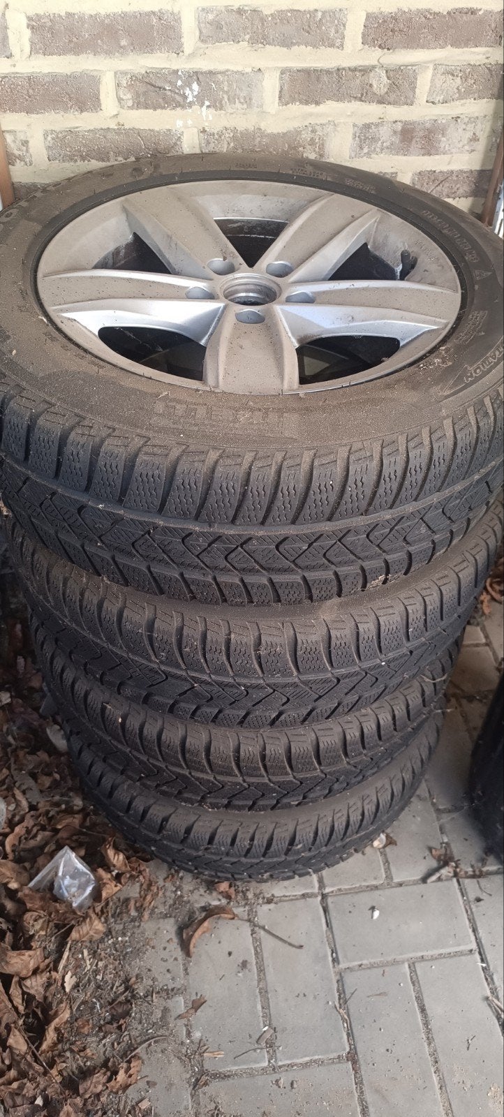 4 Pirelli banden 205x60 r16 96H plus 4 alu velgen, Enlèvement