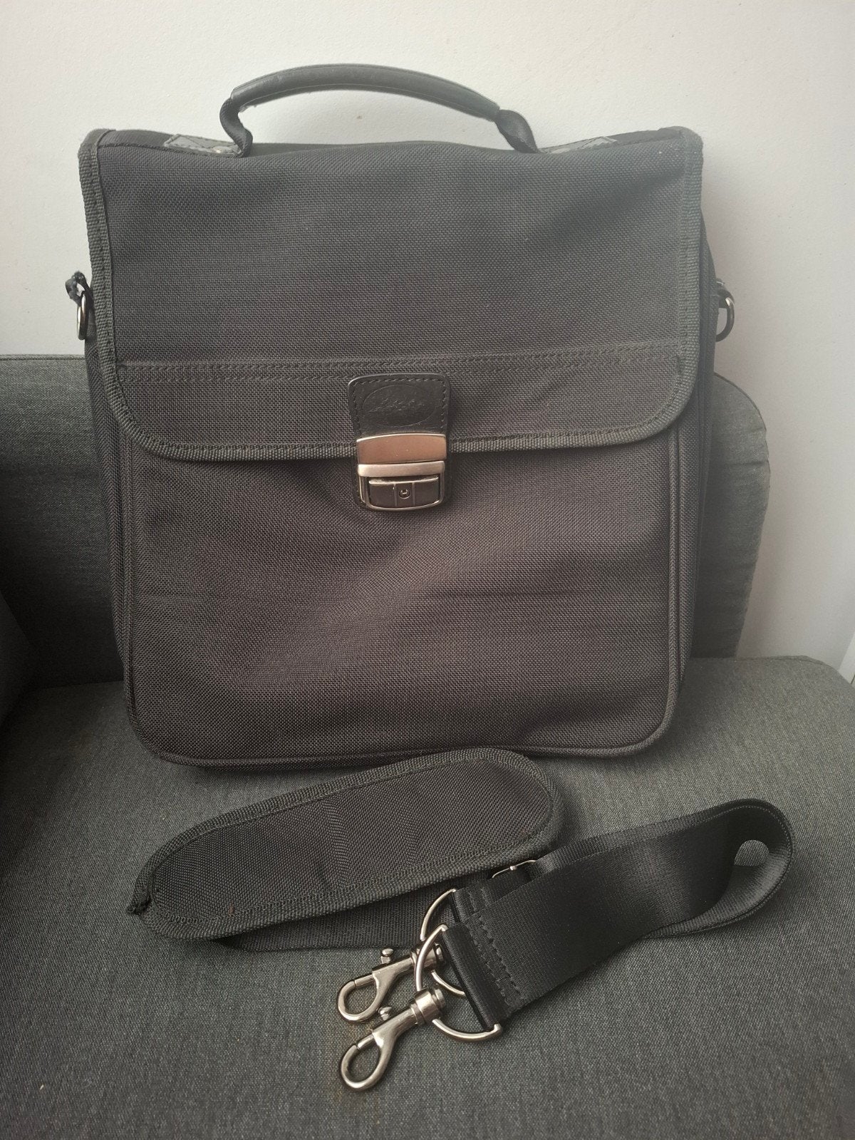 sac à bandoulière - sac pour ordinateur portable, Informatique & Logiciels, Enlèvement ou Envoi, Sac à bandoulière