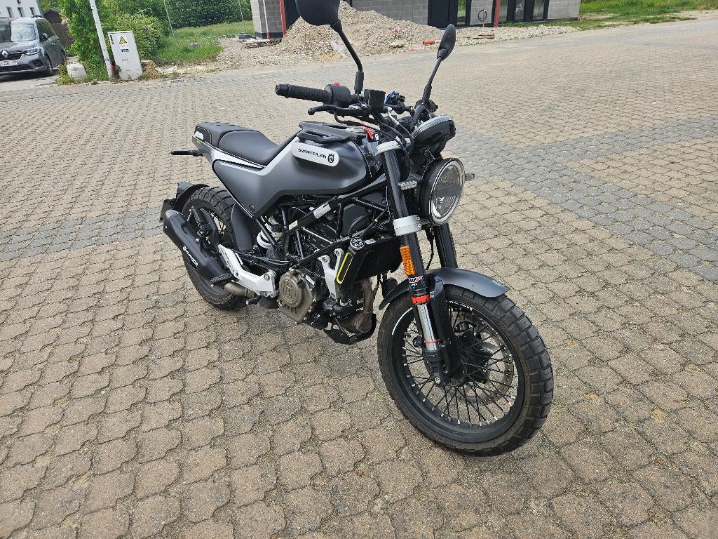 ️ Husqvarna Svartpilen 125 — 2021 — Bijna nieuwstaat, Motoren, LED Verlichting, Occasion, Particulier, 125 cc