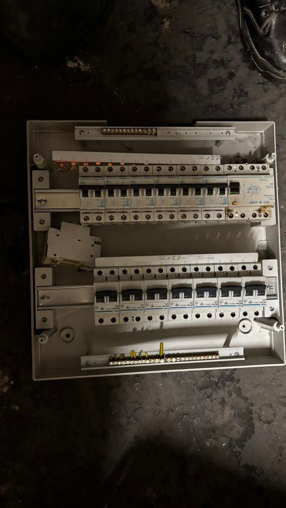 LEGRAND electricité, Enlèvement, Comme neuf