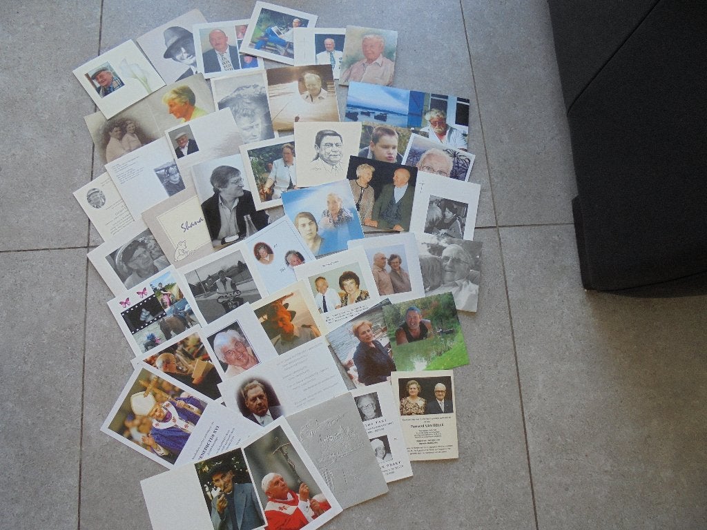 110 speciale doodsprentjes, Verzamelen, Verzenden