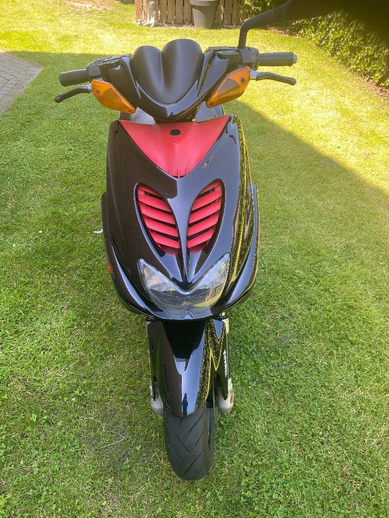 YAMAHA AEROX 50 CC - 2 takt met B klasse papieren, Motoren, Particulier