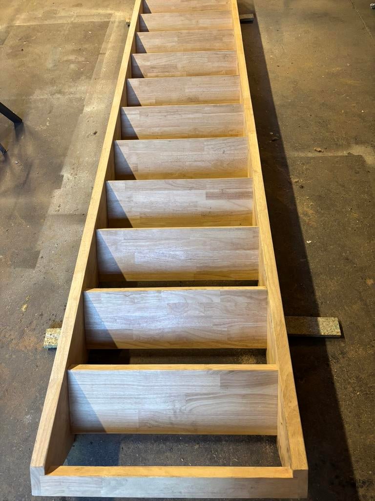 Steektrap rubberwood, Doe-het-zelf en Bouw, Ophalen, Zo goed als nieuw, Trap