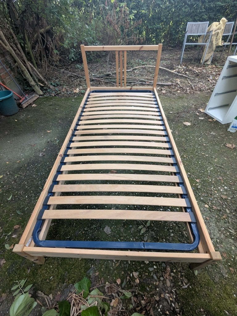 Eenpersoons Bed met Lattenbodem IKEA, Huis en Inrichting, Slaapkamer | Bedden, Ophalen, Gebruikt, 90 cm, Eenpersoons