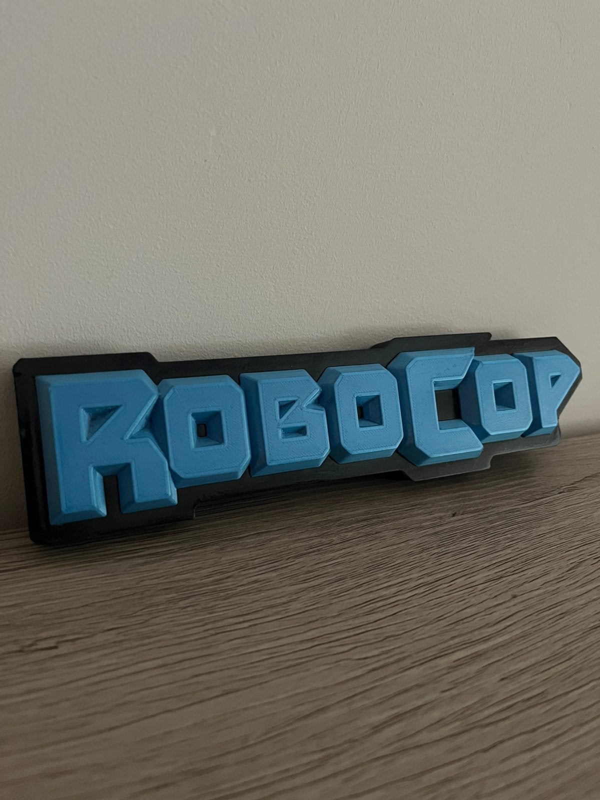 Robocop Logo, Enlèvement