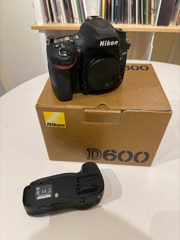 NIKON D600 body + battery grip, Enlèvement, Utilisé, Batterie, 24 mégapixels