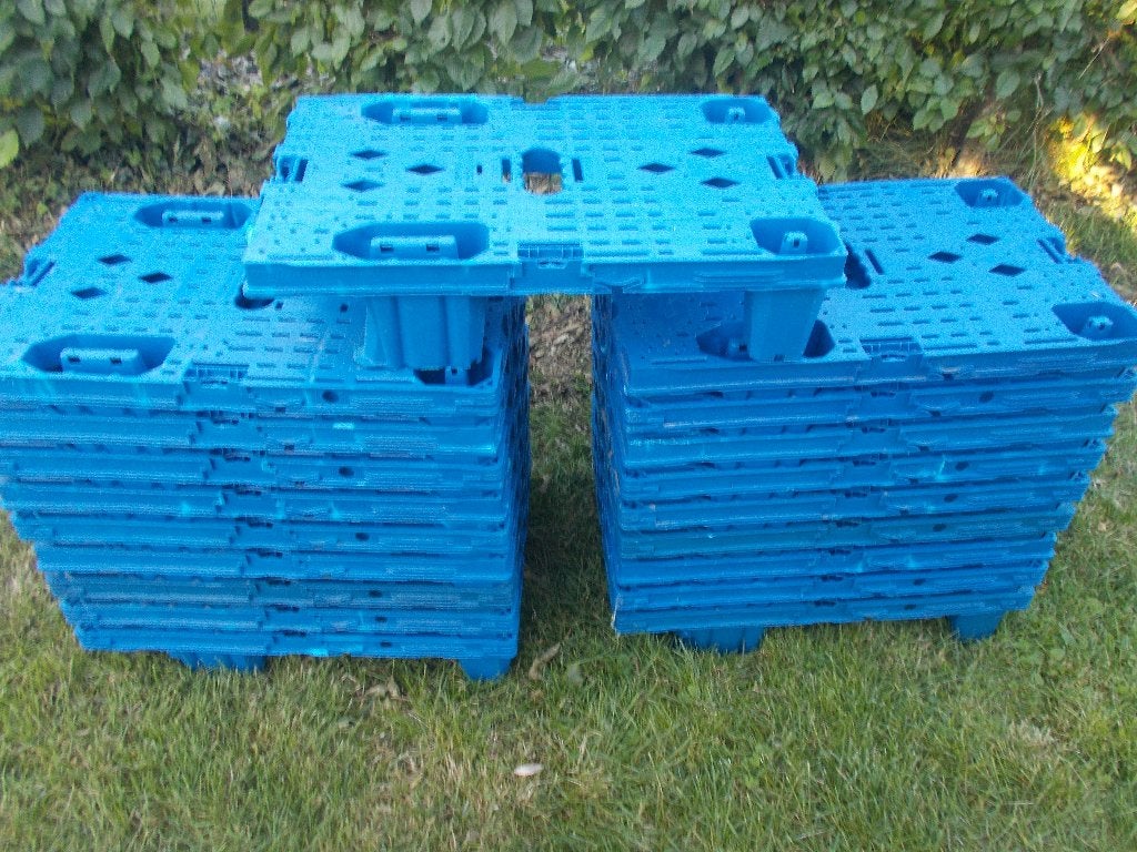 19 palettes plastique bleue,très solide(40cm X60cm), Enlèvement, Utilisé