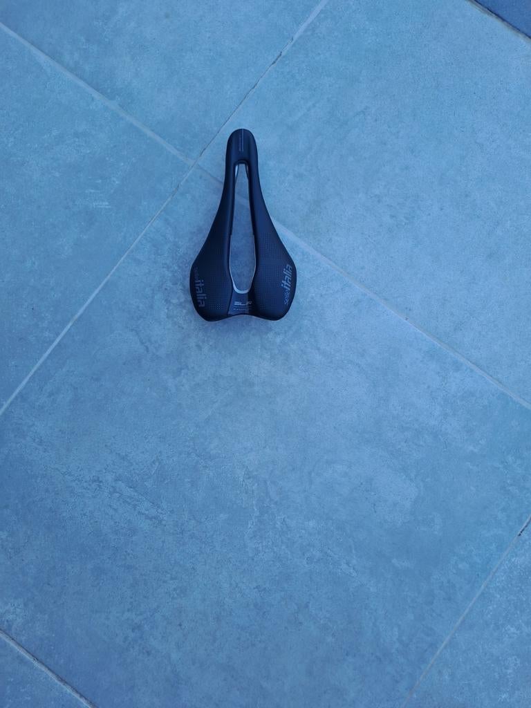 Zadel voor racefiets zwart selle italia slr nieuwstaat, Fietsen en Brommers, Fietsonderdelen, Ophalen, Racefiets, Zadel