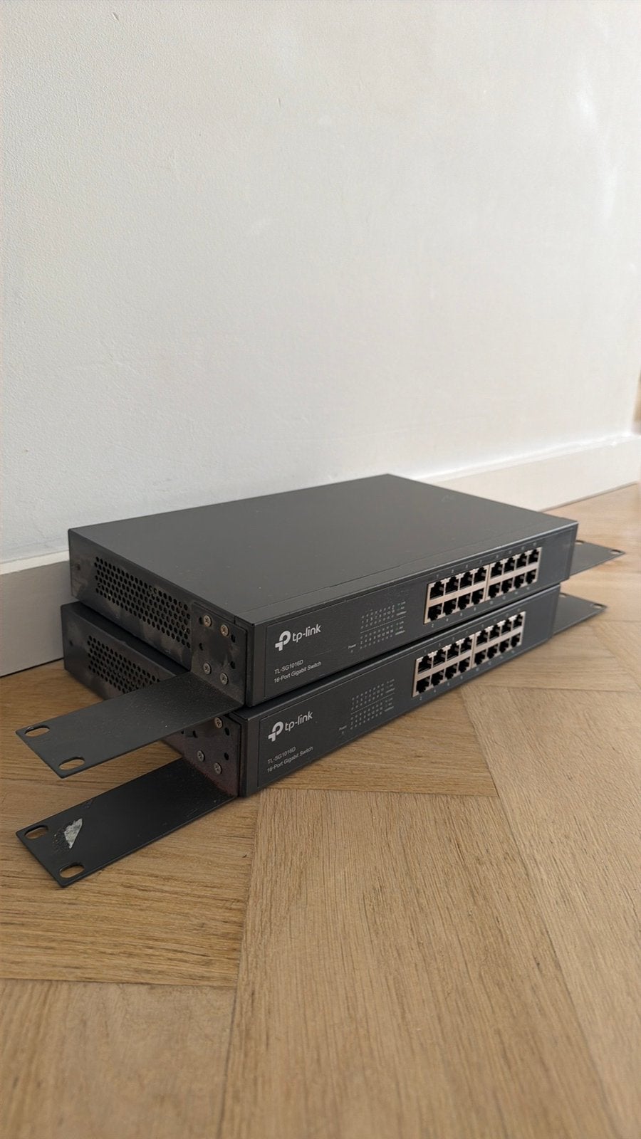 TP-Link TL-SG1016D 2 stuks, 16‑poorts Gigabit switch fanless, Computers en Software, Netwerk switches, Ophalen, Zo goed als nieuw