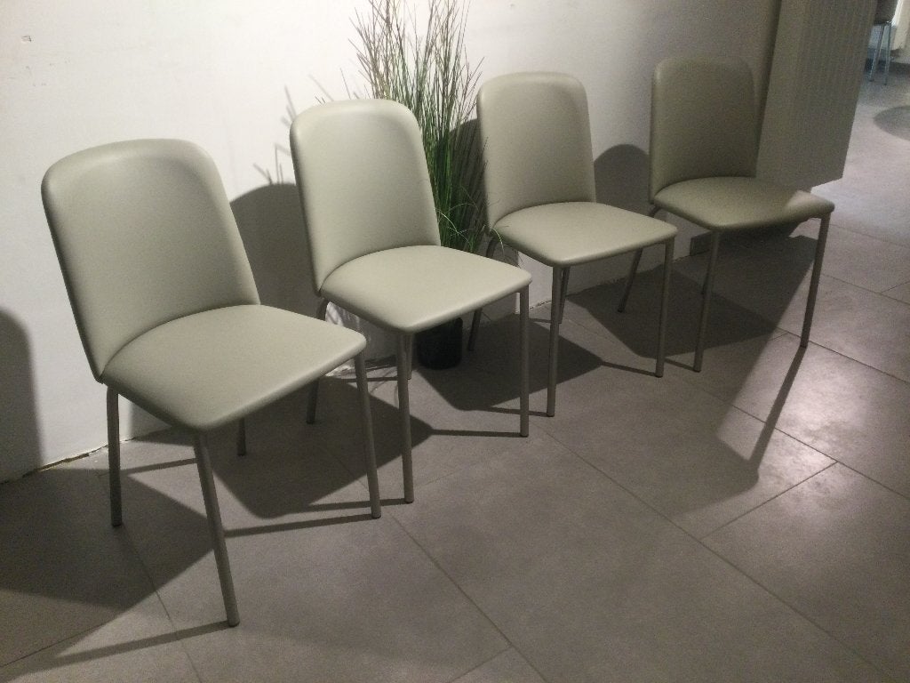 Ensemble de 4 chaises de salle d'exposition, Maison & Meubles, Chaises, Neuf, Gris, Enlèvement, Cuir