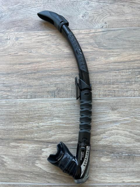 snorkel Aqualung Zephyr Flex Noir, Sports nautiques & Bateaux, Plongée, Enlèvement, Comme neuf, Lunettes de plongée ou Tuba