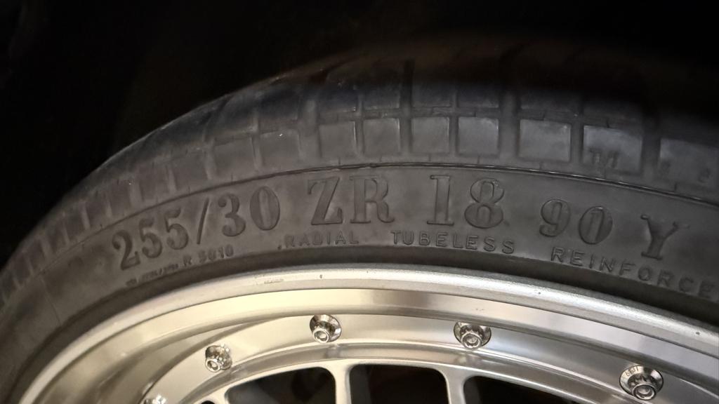 Gezocht: 2 autobanden 255/30 R18., Auto-onderdelen, Banden en Velgen, Ophalen, 18 inch, 255 mm, Personenwagen