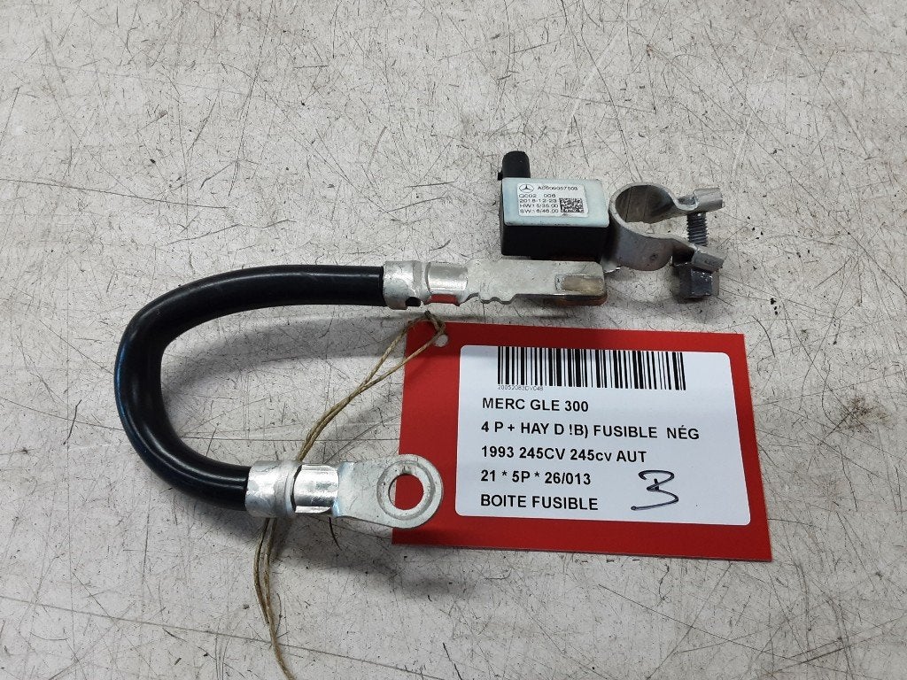 BOITIER FUSIBLES Mercedes-Benz GLE (V167) (A0009057503), Autos : Pièces & Accessoires, Mercedes-Benz, Mevr. I. Hauben, Utilisé