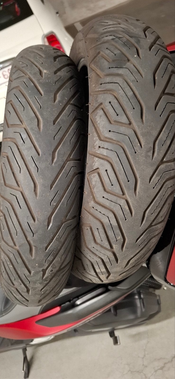 Je vends des pneus de scooter Michelin., Vélos & Vélomoteurs, Enlèvement ou Envoi, Utilisé