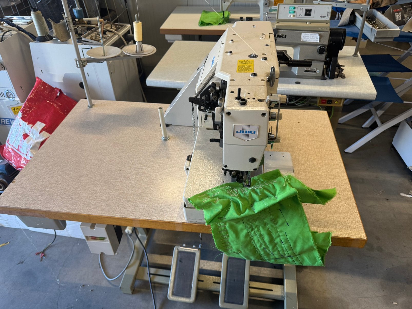 Industriele naaimachine juki knoopsgaten machine 220v, Enlèvement ou Envoi, Comme neuf, Machine à coudre, Brother