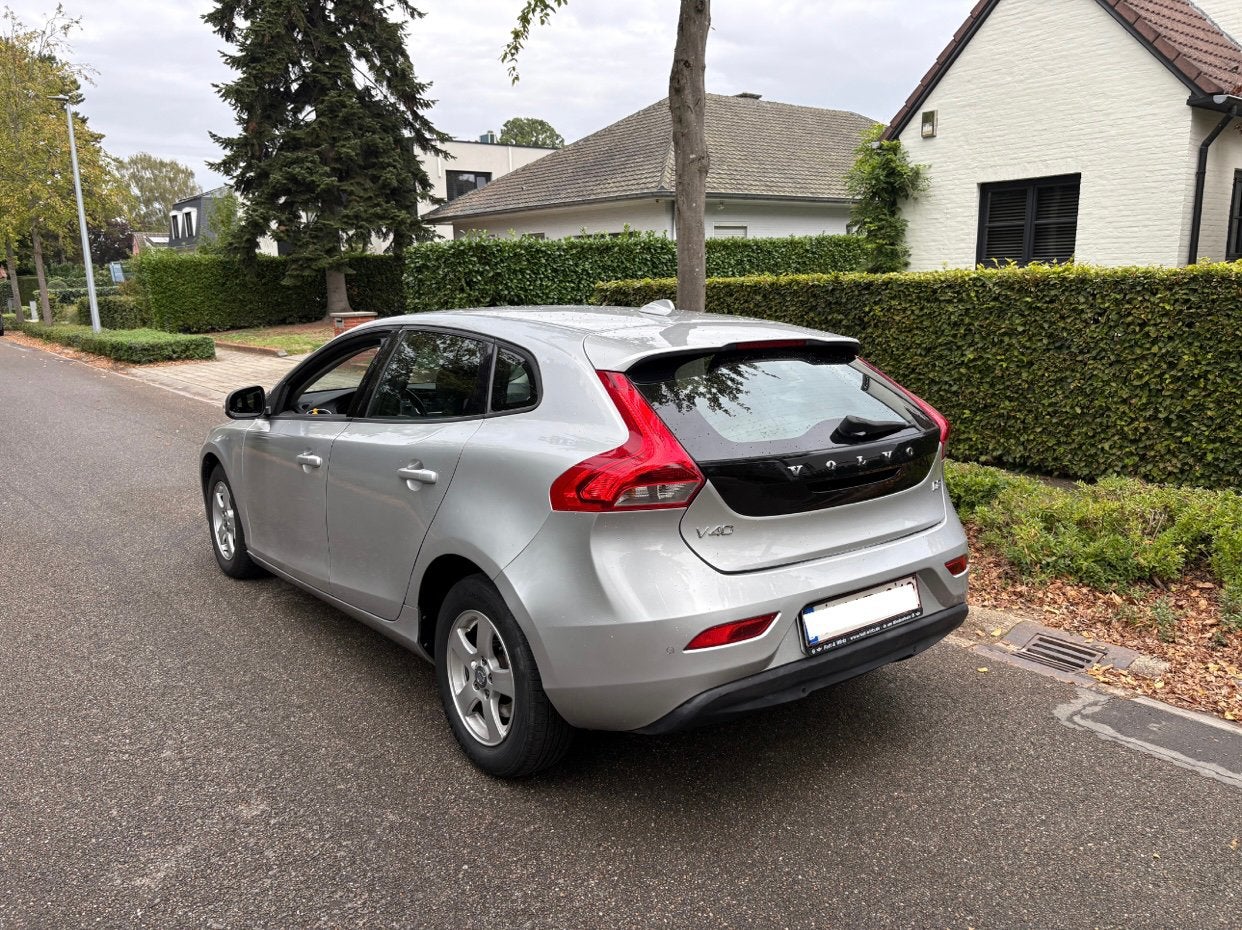 Volvo V40 D2 2.0D 120PK 2016 200.000Km In Mooie Conditie, Auto's, Voorwielaandrijving, 4 cilinders, 1969 cc, Leder en Stof