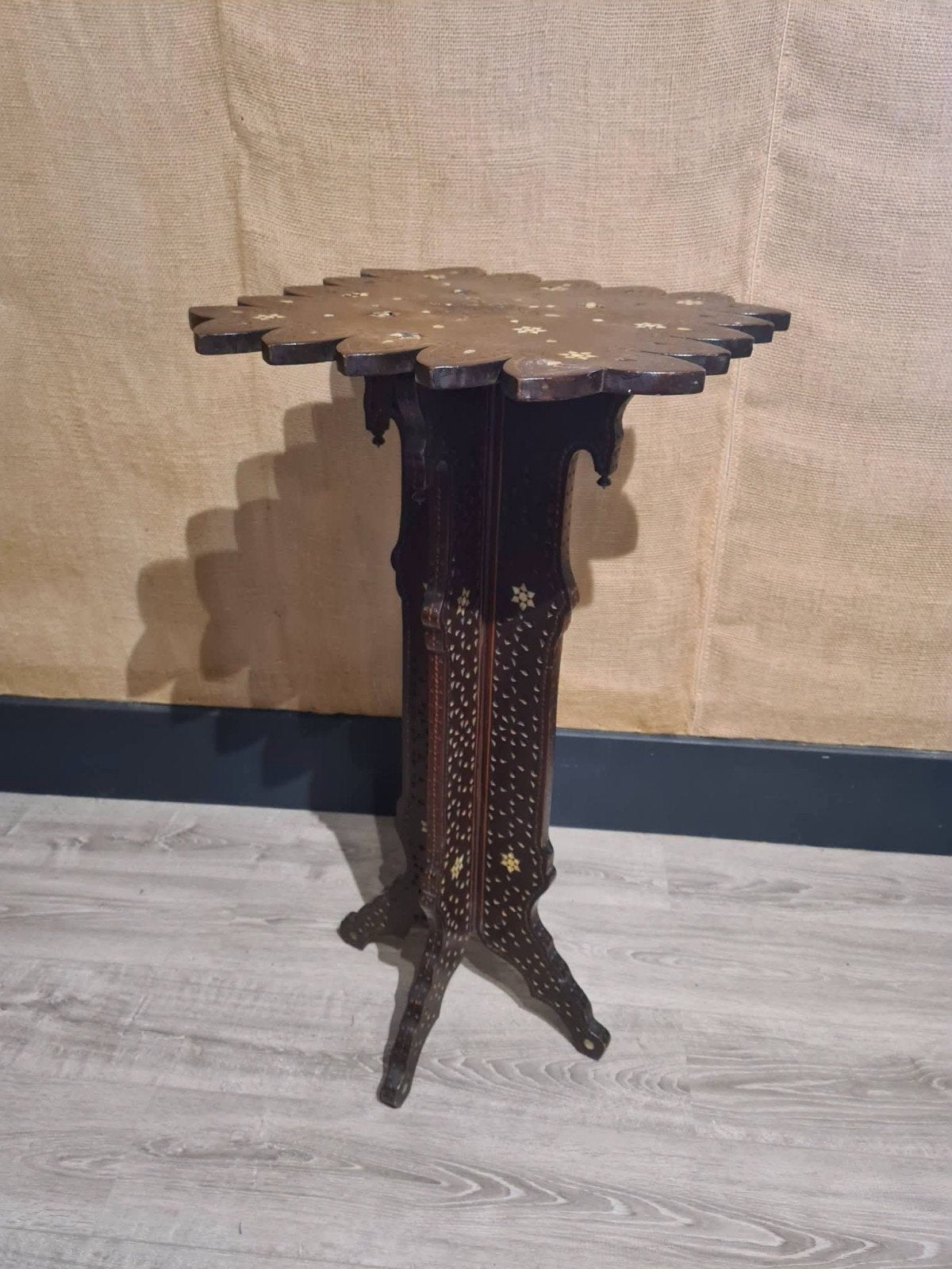 oud hoog tafeltje met ivoor inlegwerk, Antiek en Kunst, Ophalen