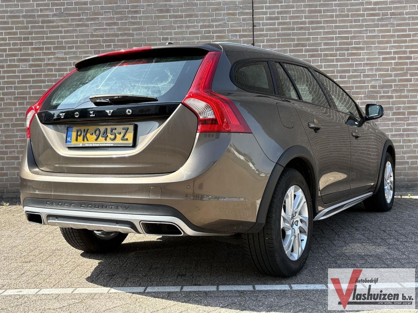 Volvo V60 Cross Country 2.0 D4 Polar+ | Climate | Cruise | N, Auto's, Zwart, Bruin, Navigatiesysteem, 111 g/km
