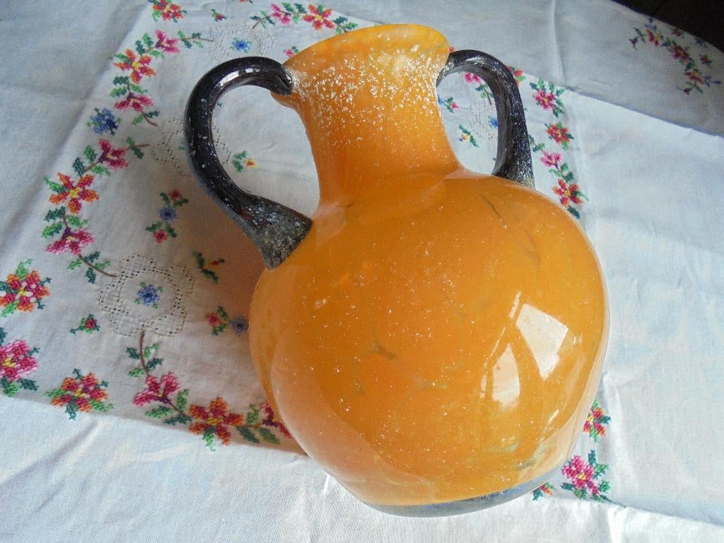 Oranje Murano Savo vaas met zwarte handvatten amphora vorm, Antiek en Kunst, Ophalen of Verzenden