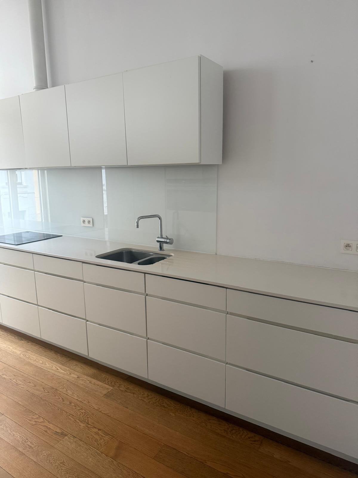 Te koop: strakke, moderne keuken in mat wit, Ophalen, Zo goed als nieuw, Wit
