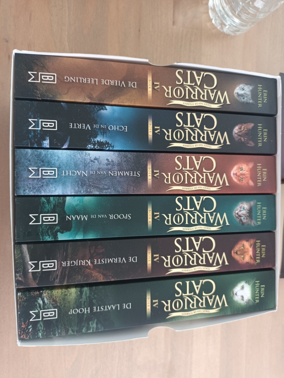 Warrior cats serie 4. boeken 6 stuks, Boeken, Fantasy, Ophalen, Zo goed als nieuw