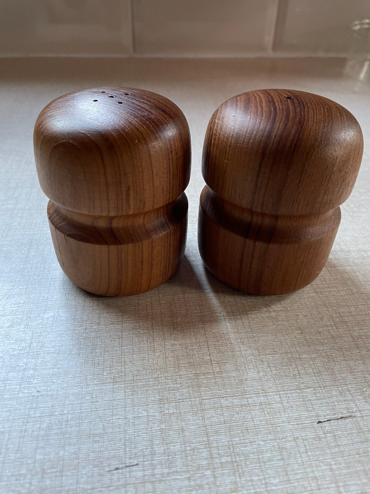 Vintage teakhouten peper en zout vat, Overige typen, Vintage, Ophalen of Verzenden, Zo goed als nieuw