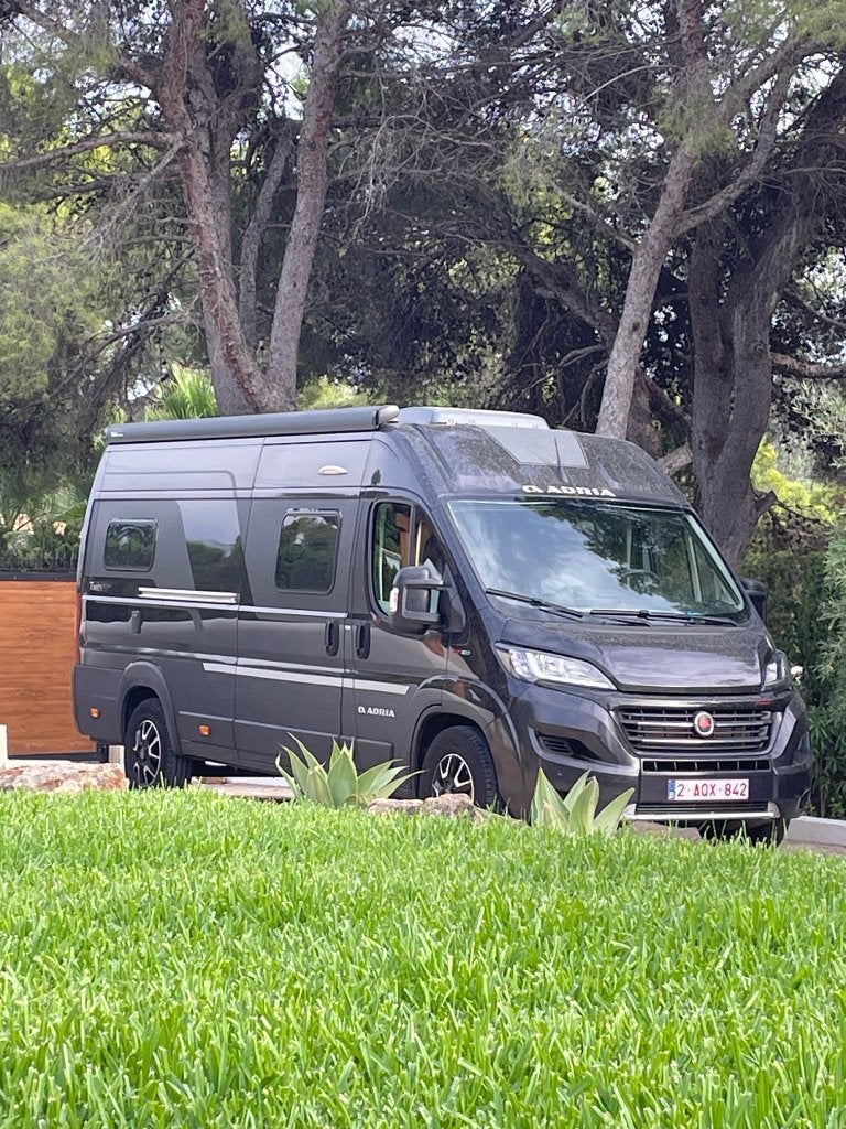 Adria Twin Plus 640 SGX 160 pk Automaat Luchtvering 46.600km, Buscamper of Camperbus, Fiat, 6 tot 7 meter, Diesel